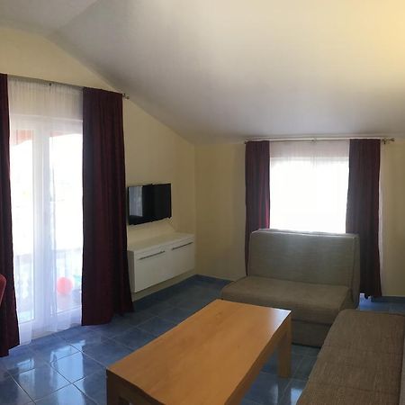 Ližnjan Hotel Livadic & Restaurant מראה חיצוני תמונה