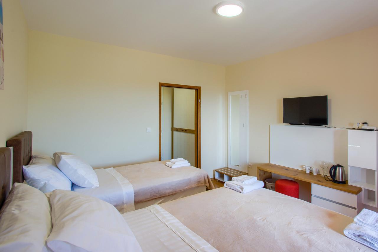 Ližnjan Hotel Livadic & Restaurant מראה חיצוני תמונה