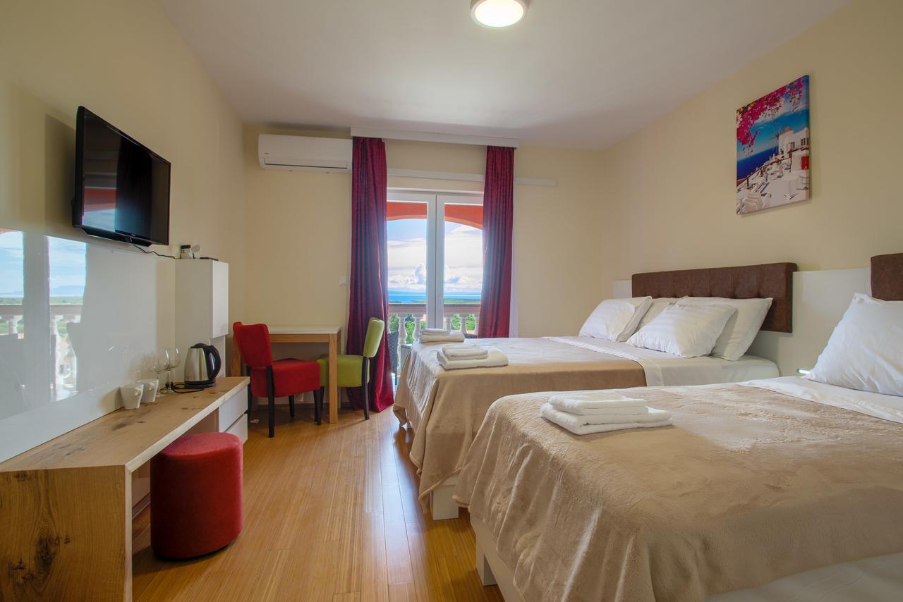 Ližnjan Hotel Livadic & Restaurant מראה חיצוני תמונה