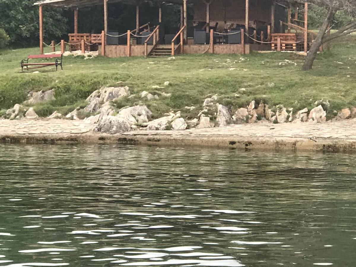 Ližnjan Hotel Livadic & Restaurant מראה חיצוני תמונה