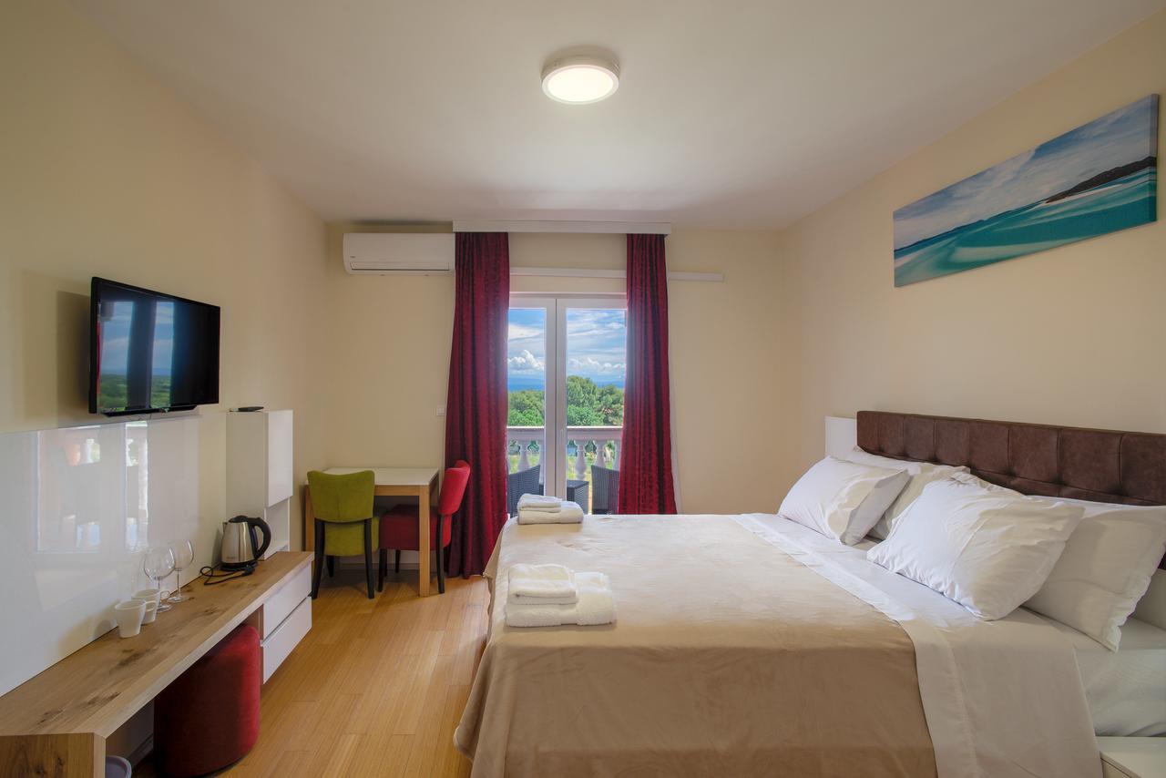 Ližnjan Hotel Livadic & Restaurant מראה חיצוני תמונה