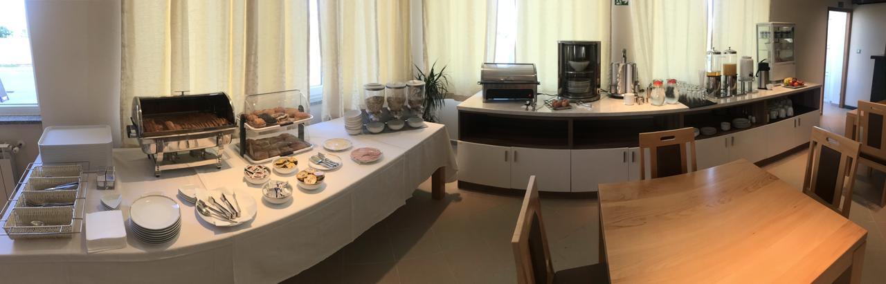 Ližnjan Hotel Livadic & Restaurant מראה חיצוני תמונה