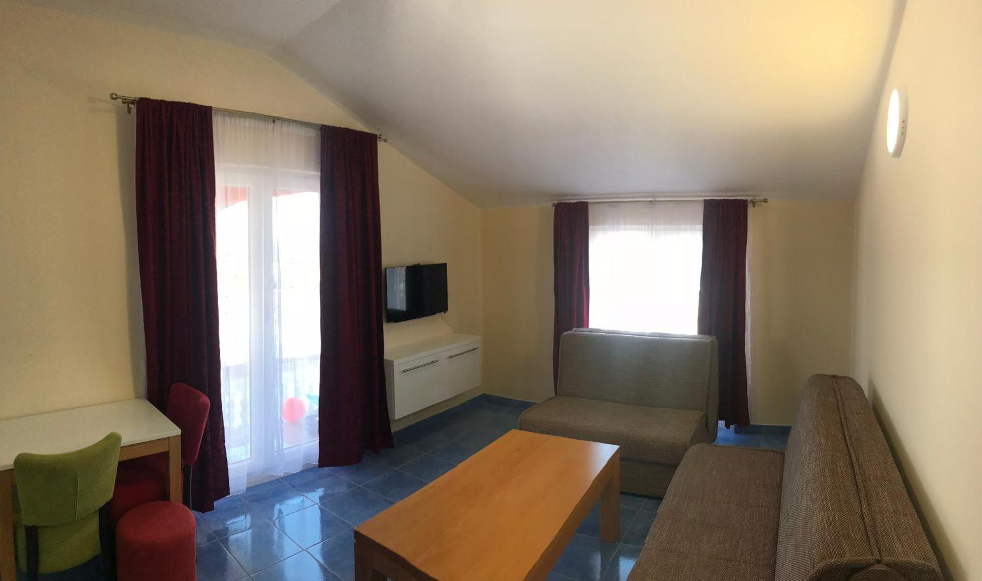 Ližnjan Hotel Livadic & Restaurant מראה חיצוני תמונה
