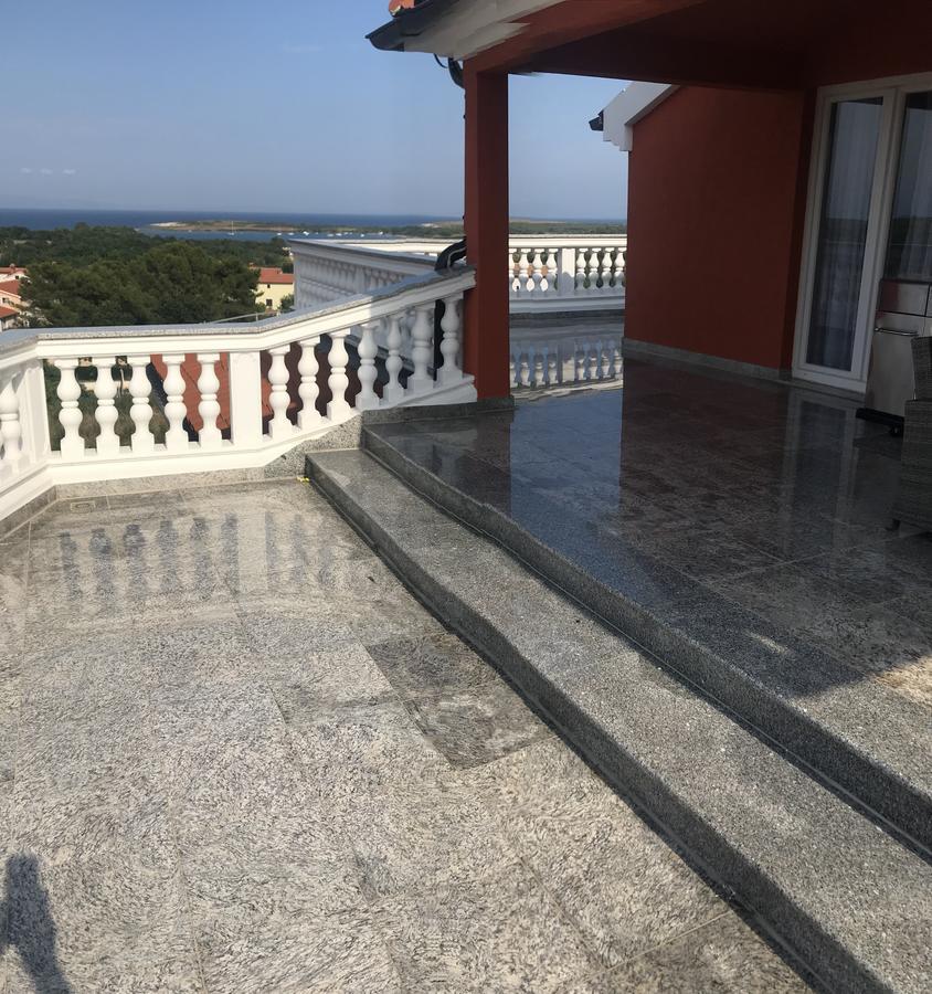 Ližnjan Hotel Livadic & Restaurant מראה חיצוני תמונה