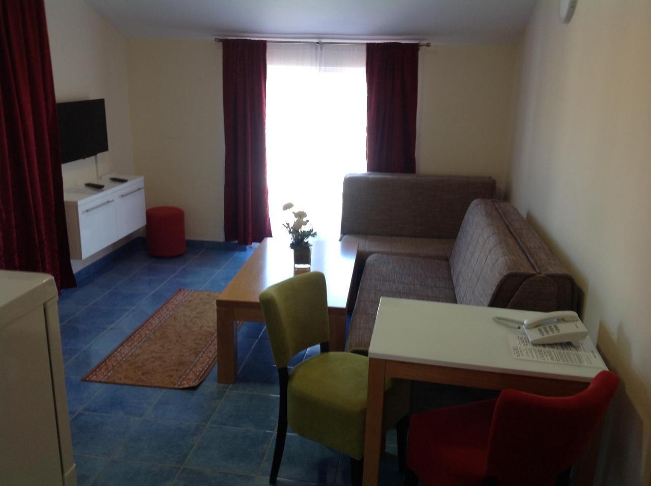 Ližnjan Hotel Livadic & Restaurant מראה חיצוני תמונה