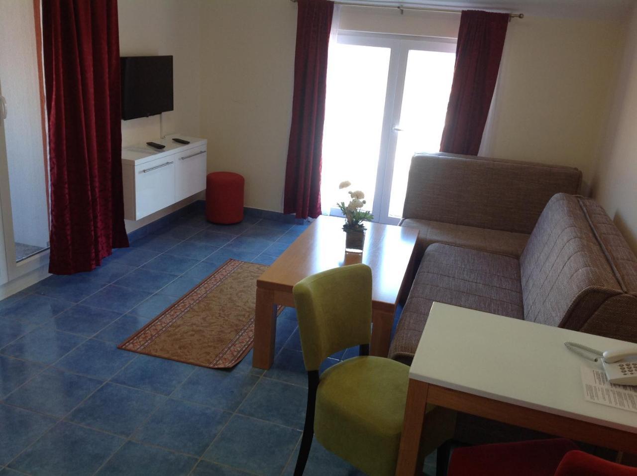 Ližnjan Hotel Livadic & Restaurant מראה חיצוני תמונה