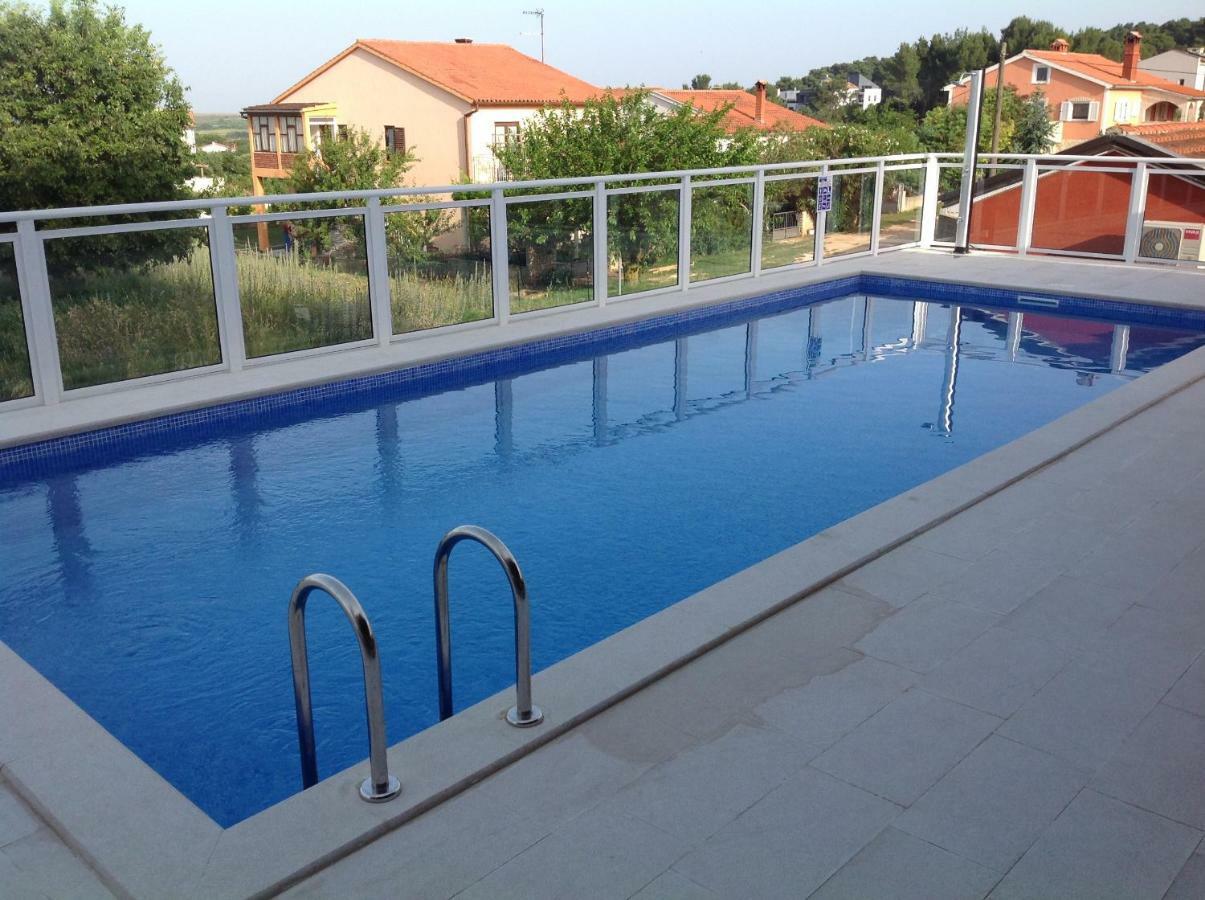 Ližnjan Hotel Livadic & Restaurant מראה חיצוני תמונה